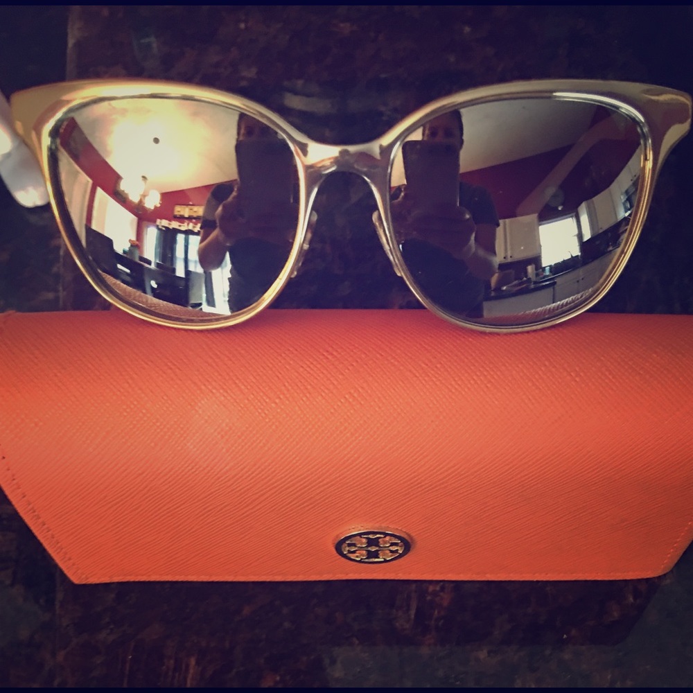 2017 Tory Burch Sunglasses, worn two times tops!