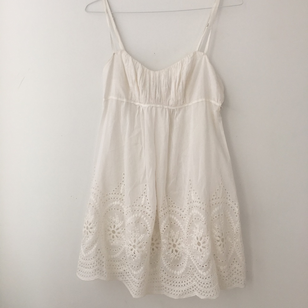 Embroidered white Helen Sánchez dress