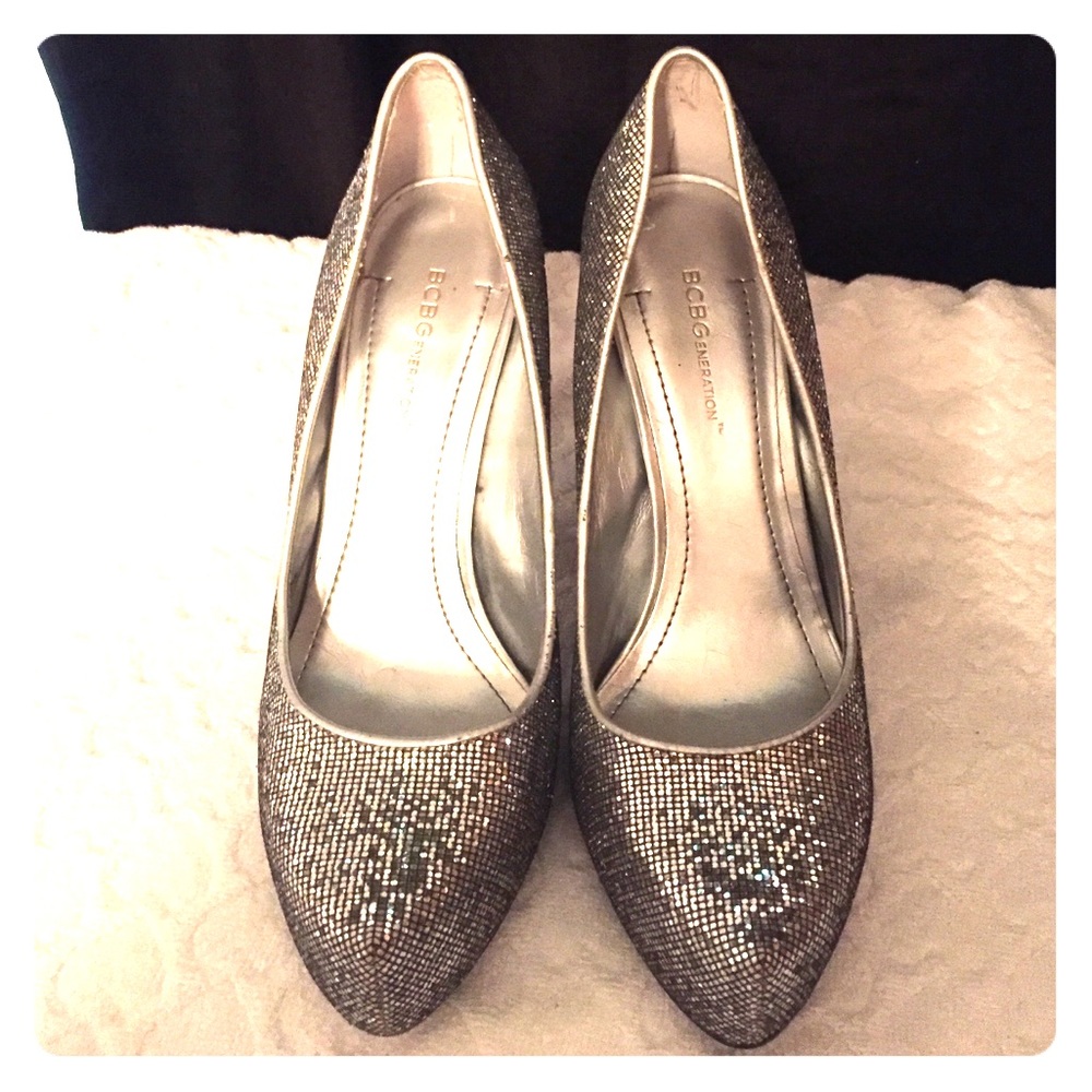 Silver metallic pumps