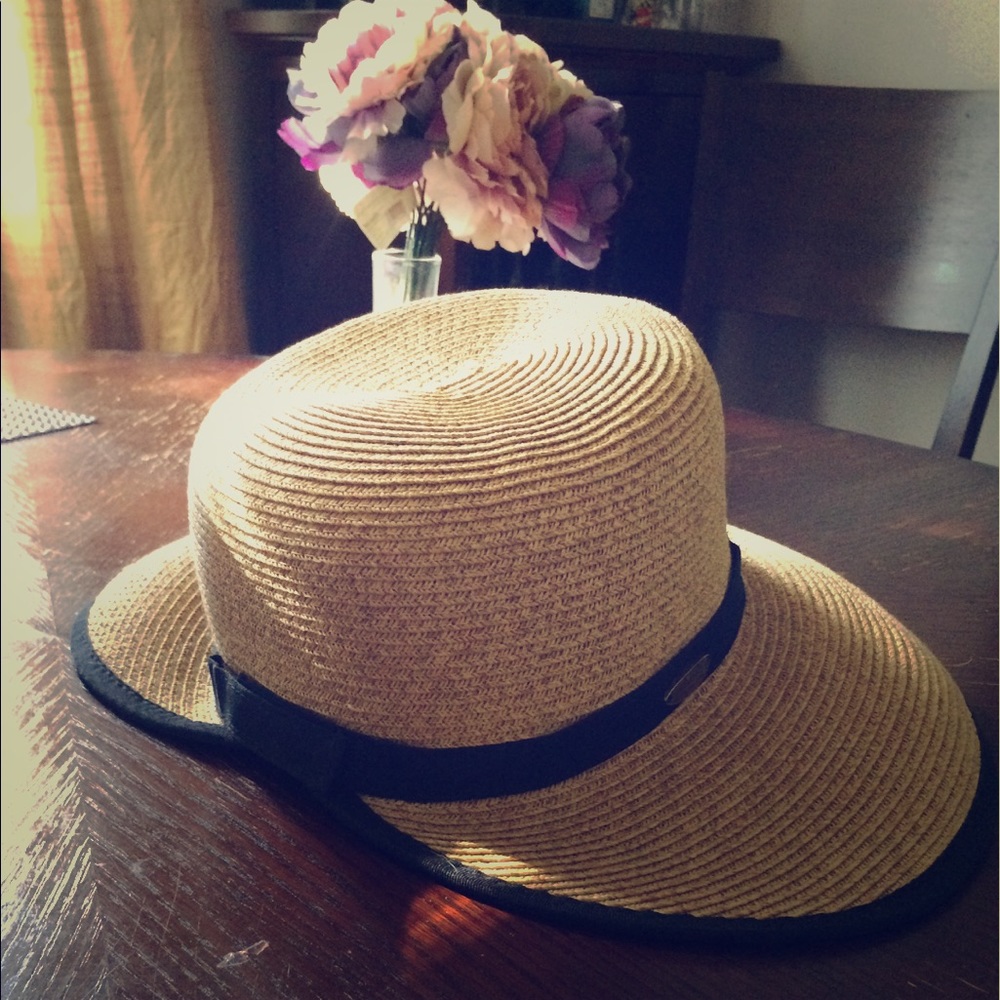 Black Brim straw sun hat!