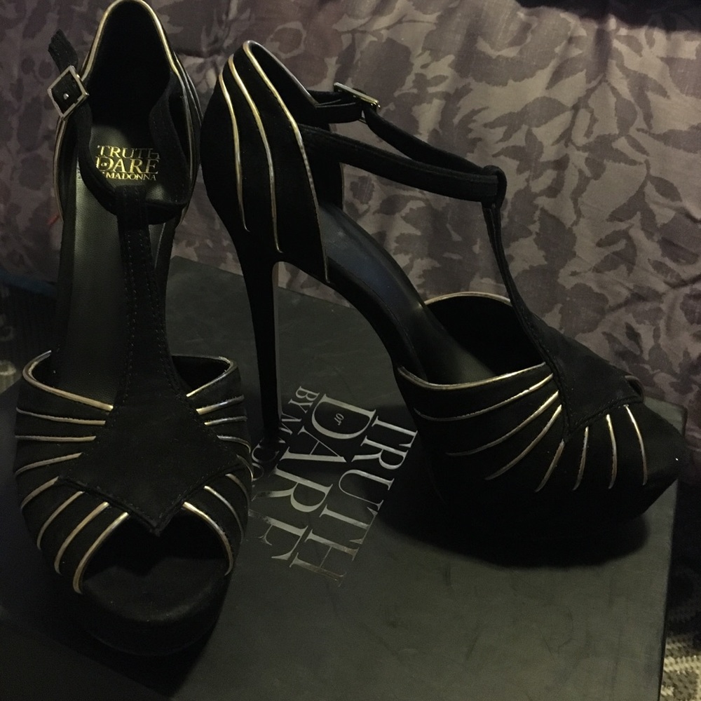 Truth or Dare by Madonna Oliana Heel