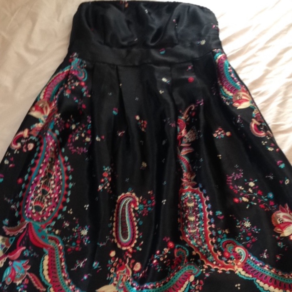 Printed strapless dress