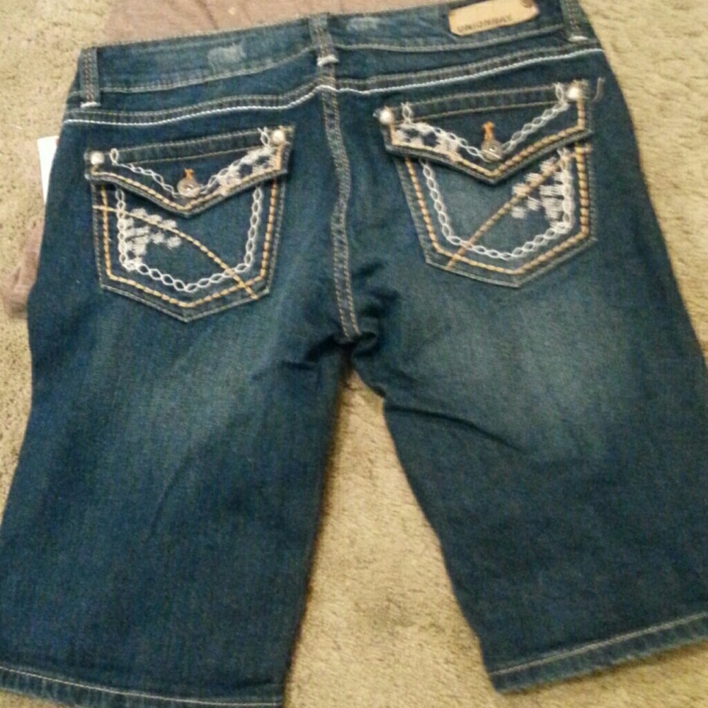 Shorts - Picture 2 of 6