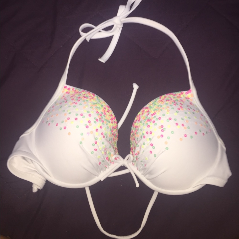 Swim top only worn a few times!!