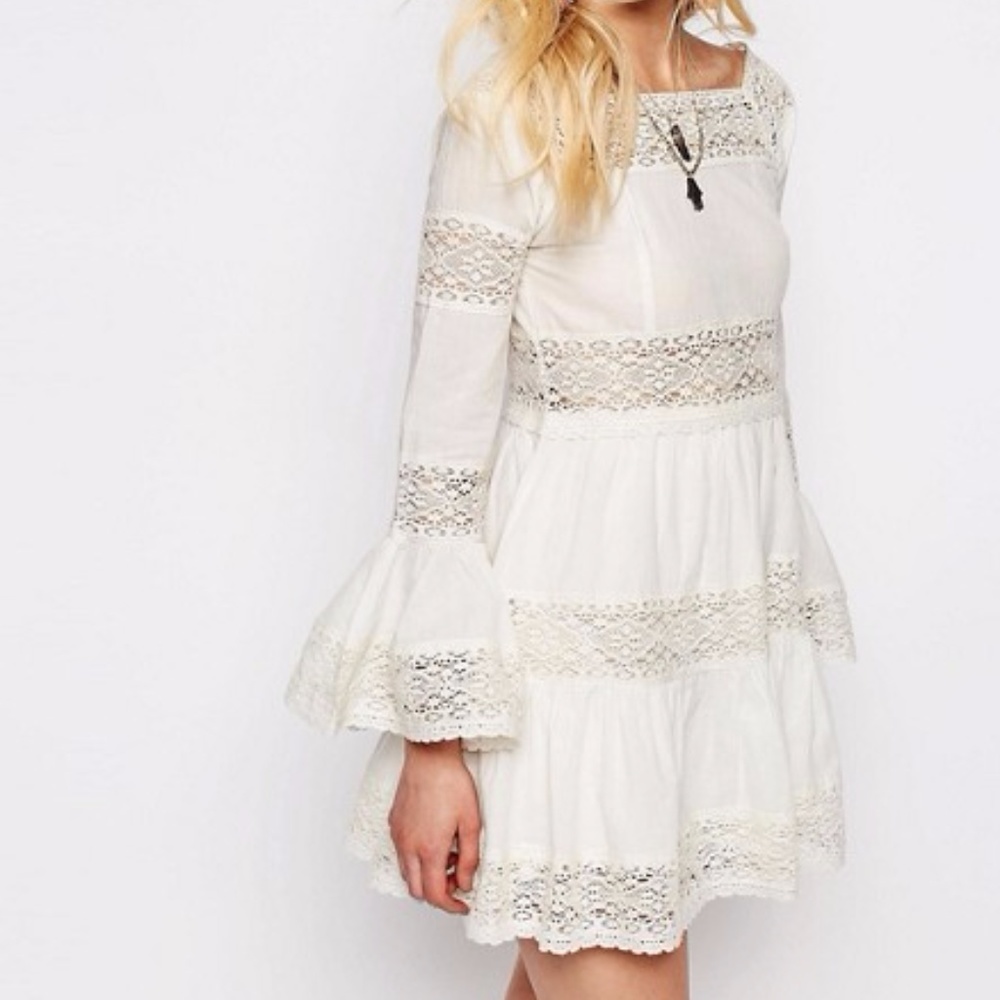 White Cove Petite All Over Lace Bell Sleeve
