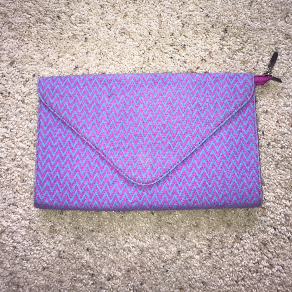 Chevron print envelop clutch w chain strap