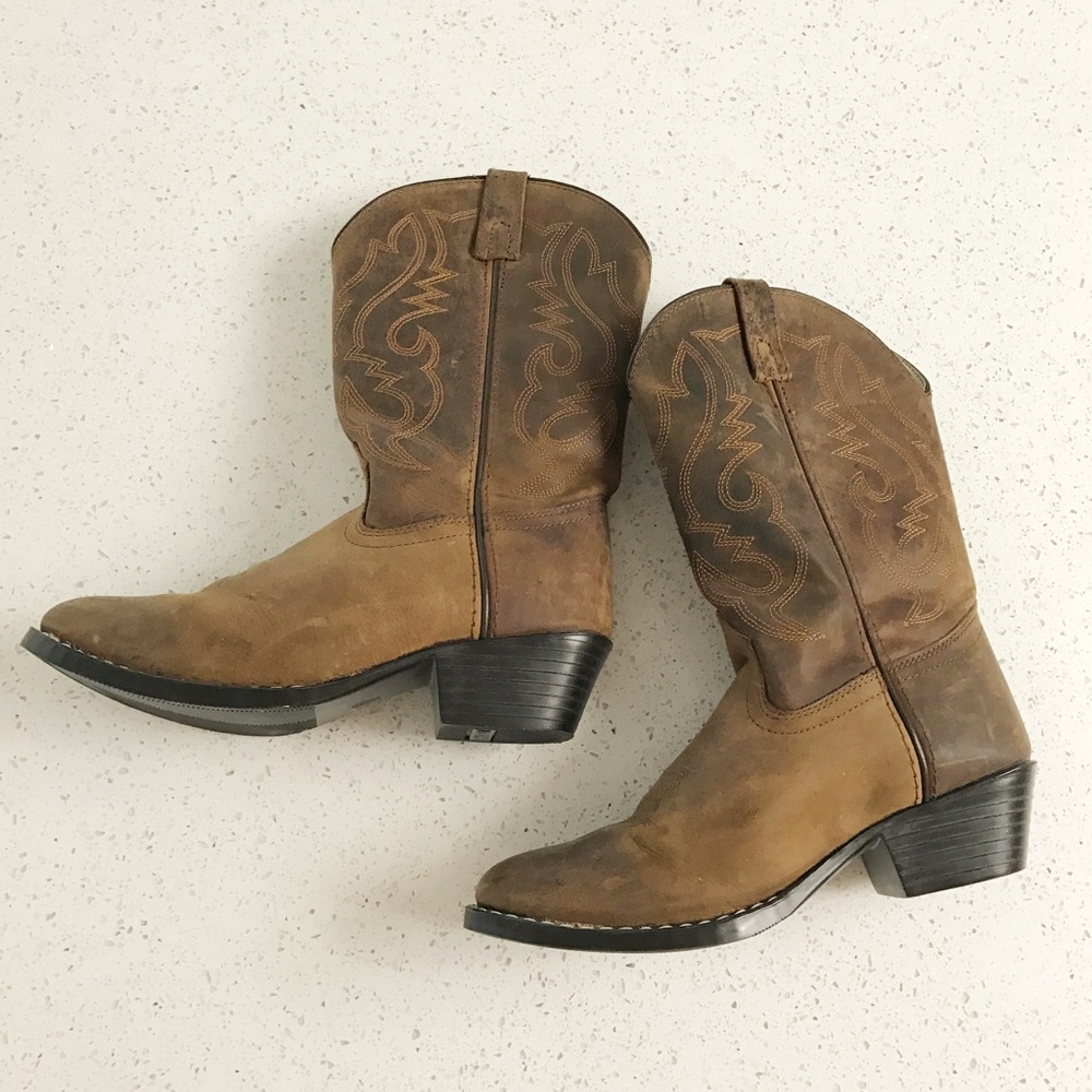 Cowboy boots. Size 6.