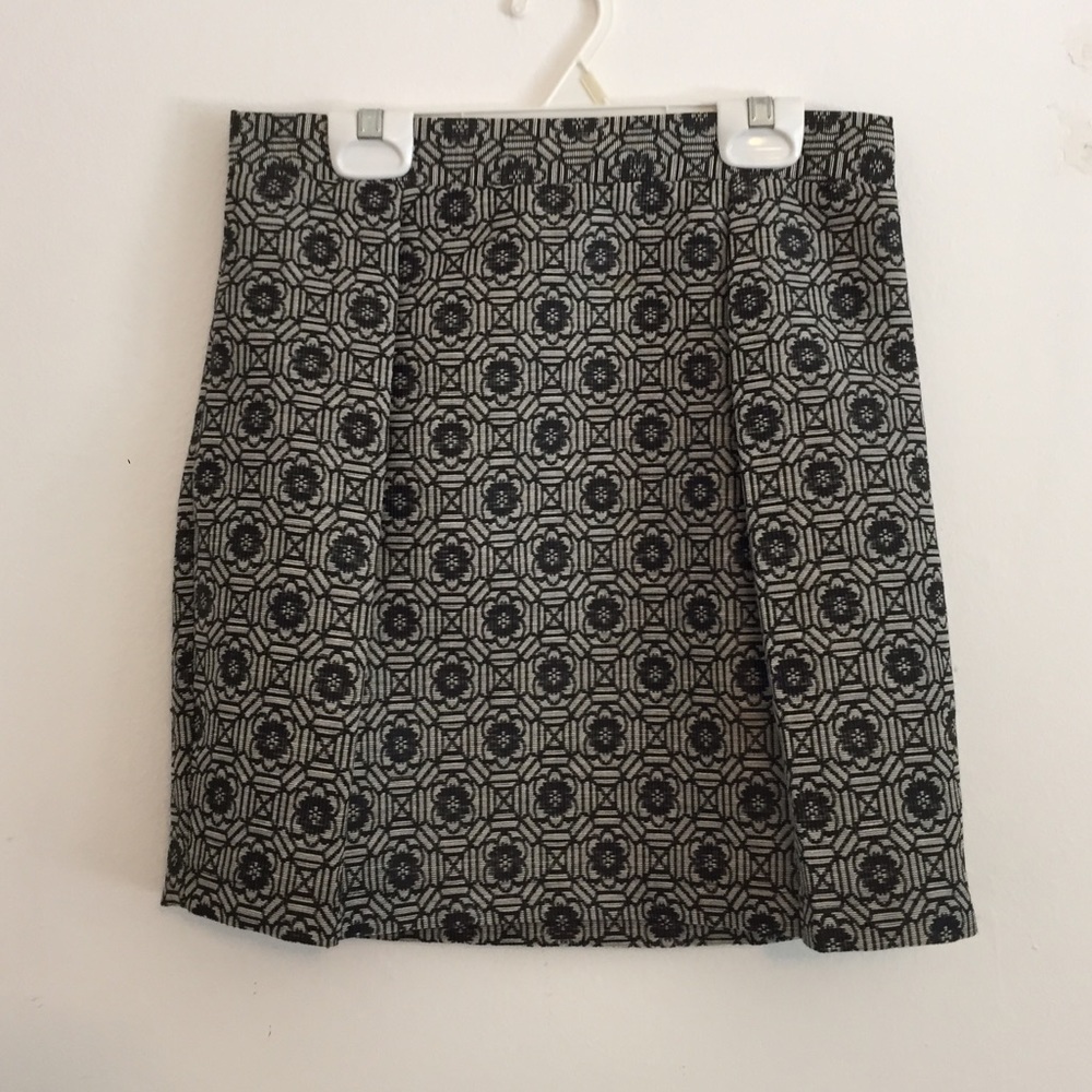 Mini skirt with geometric pattern