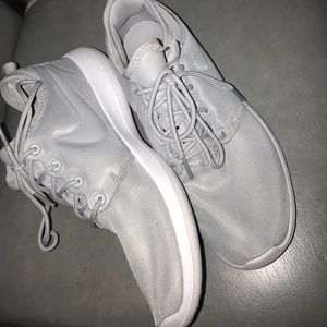 Like new Nike Roshe Two - womens