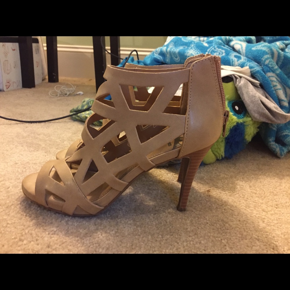Heels - Picture 3 of 3