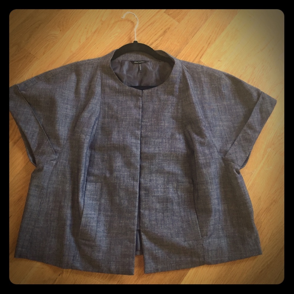 Crop blazer with hidden buttons