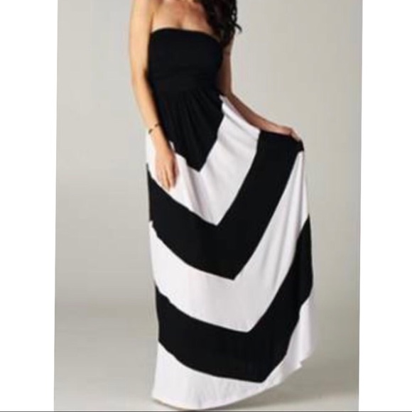 ❌SOLD! 🔥NWOT! B&W Strapless Maxi Dress - Picture 1 of 3