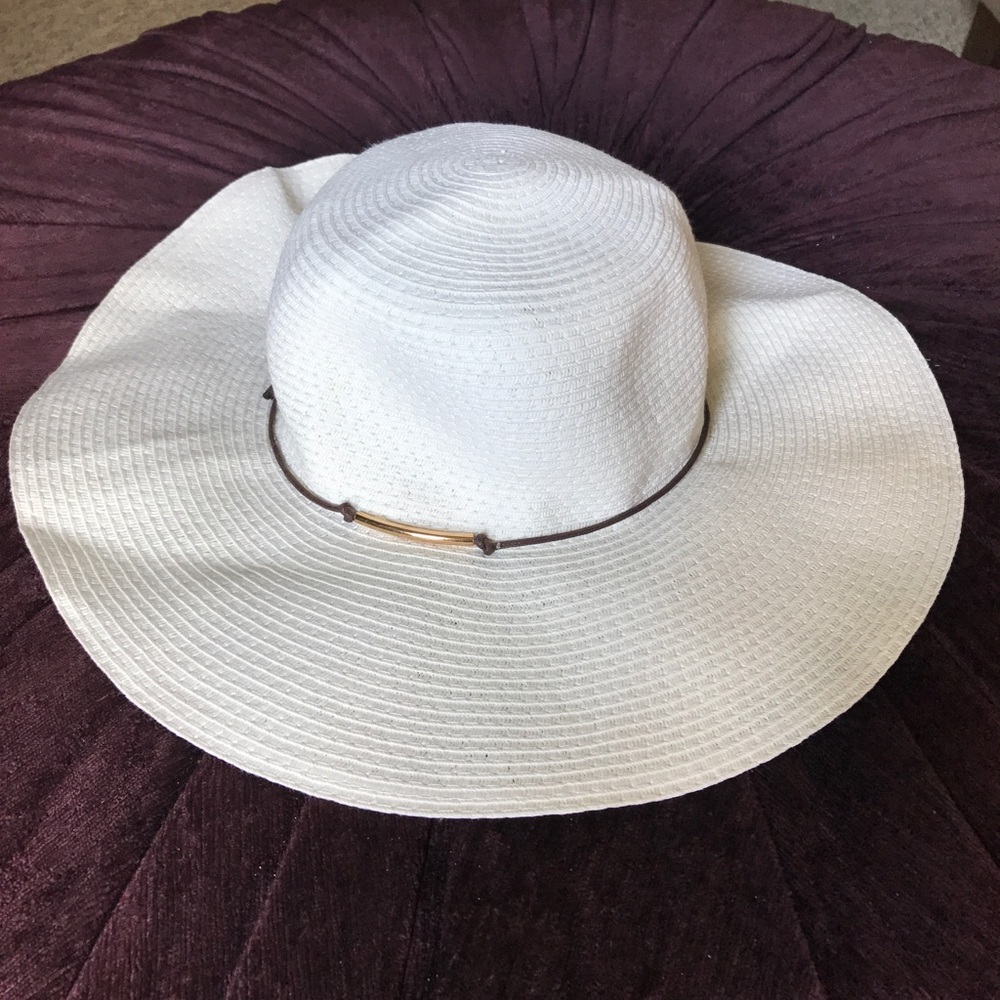 PRICE FIRM 🎈Beach Hat