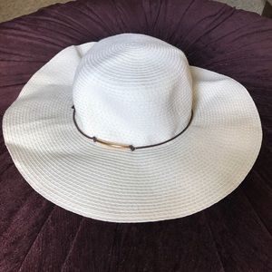 PRICE FIRM 🎈Beach Hat