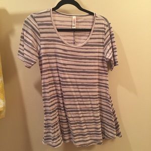 LuLaRoe Perfect tee in XXS
