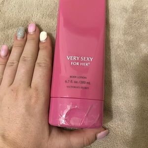 Victoria's Secret very sexy for her2 body lotion