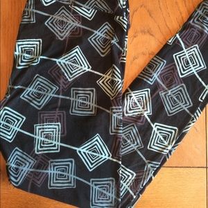 EUC Black TC & LLR logo leggings
