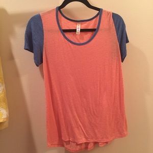 LuLaRoe Classic tee in XS
