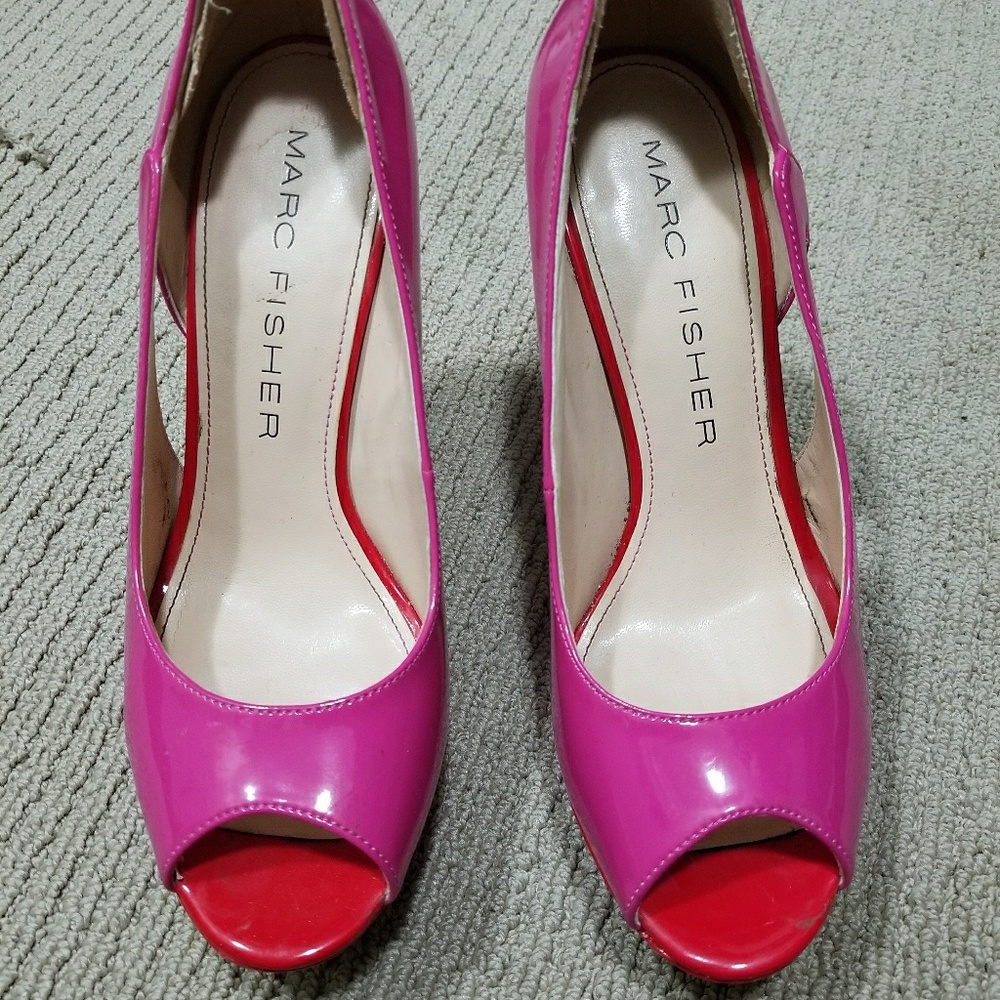 Marc Fisher fun link platform pumps