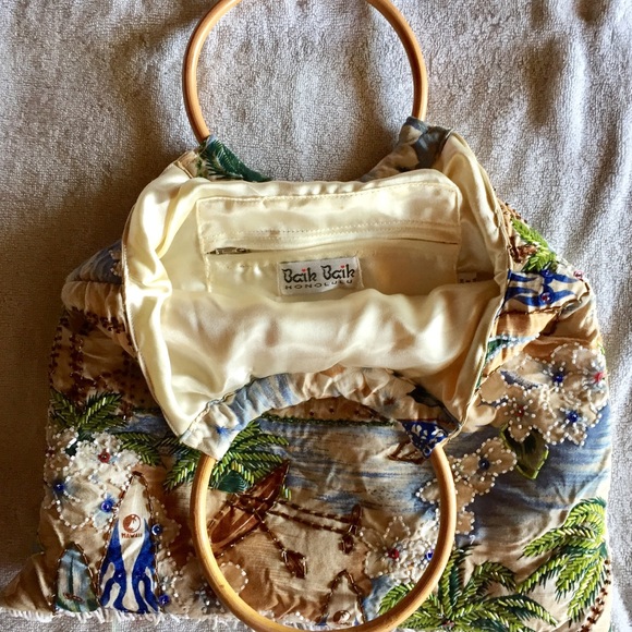Baik Baik Honolulu brand beaded purse. - Picture 6 of 8