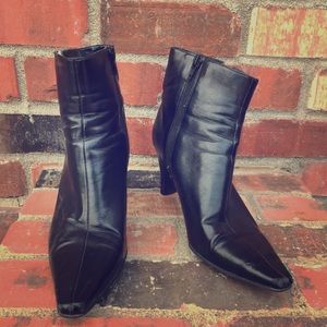 Black low boots w heel