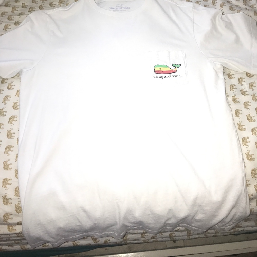 Men's vineyard vines t shirt