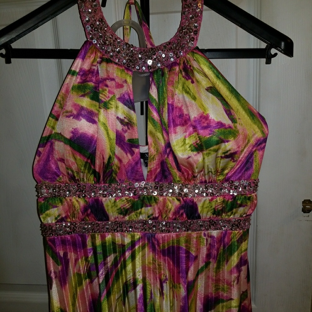 Dress - Picture 3 of 3