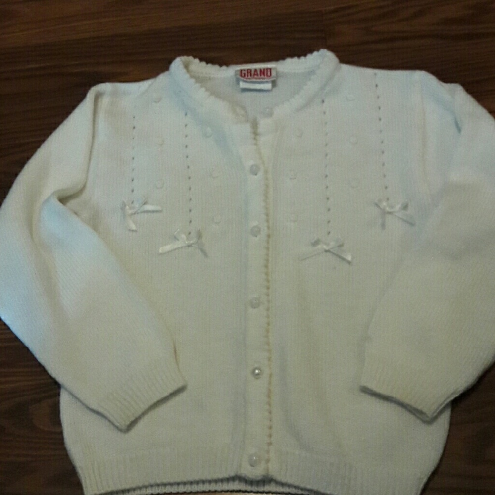 Final Sale ** Sweater with Bows & Roses
