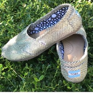 Toms size 8w worn once to try one .