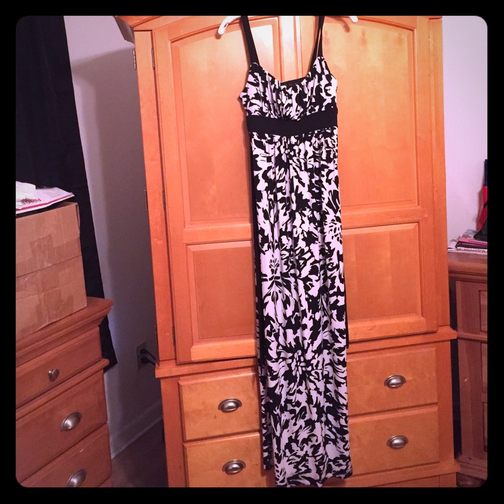 White and black tie back maxi dress