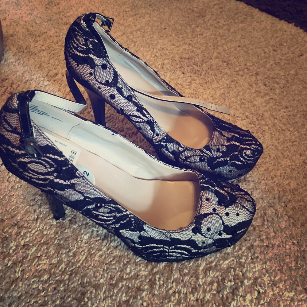 Black and light pink lace heels