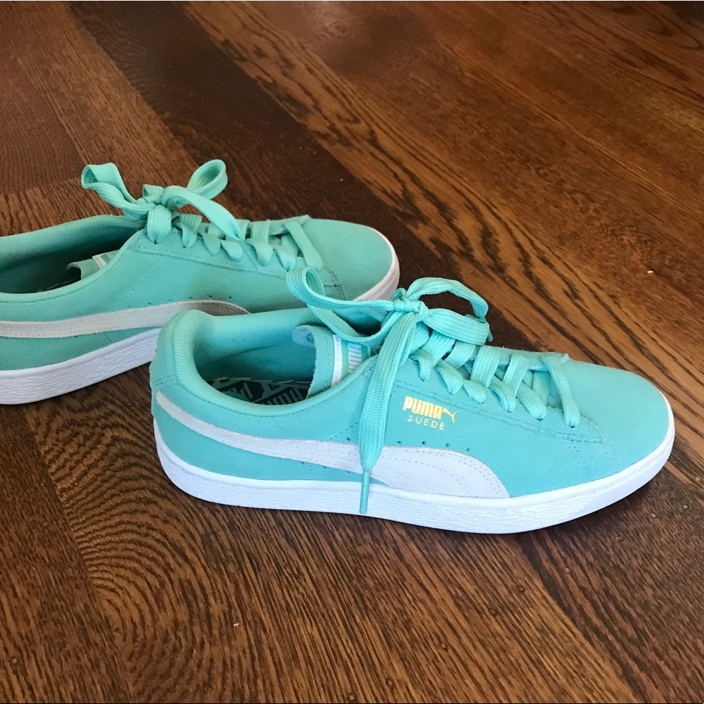 NWOT Puma suede sneakers