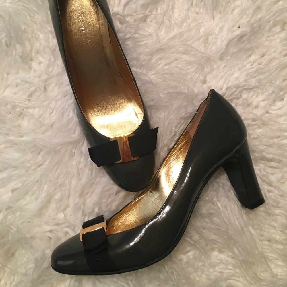 Nine West Grey Patent Heels with Black Bow