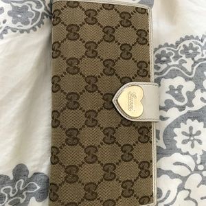 100% authentic Gucci wallet