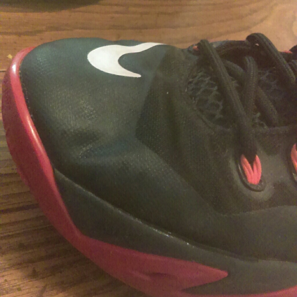 Blacl and red nike