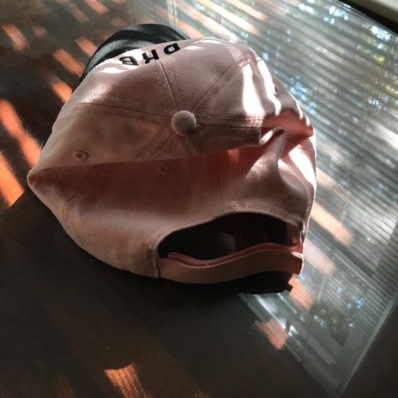 Cute hat - Picture 3 of 3