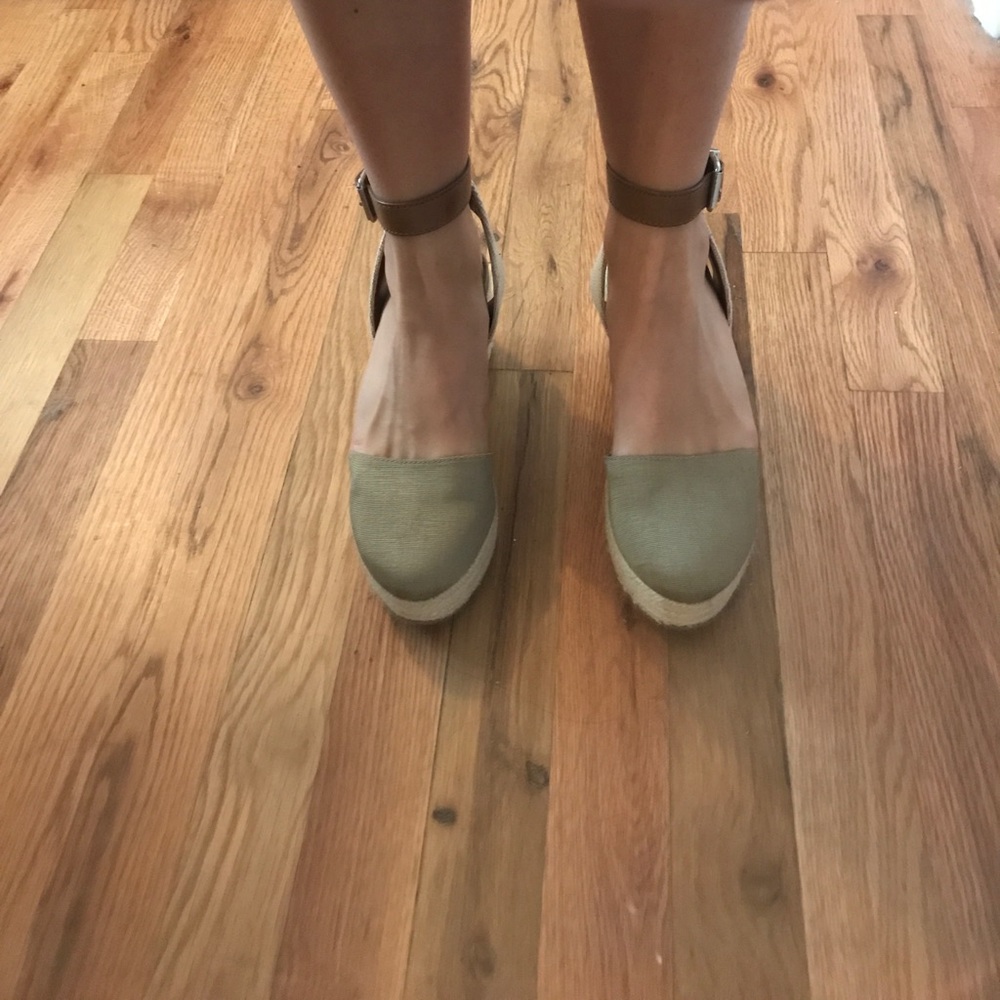 BCBG eneration sandal wedges