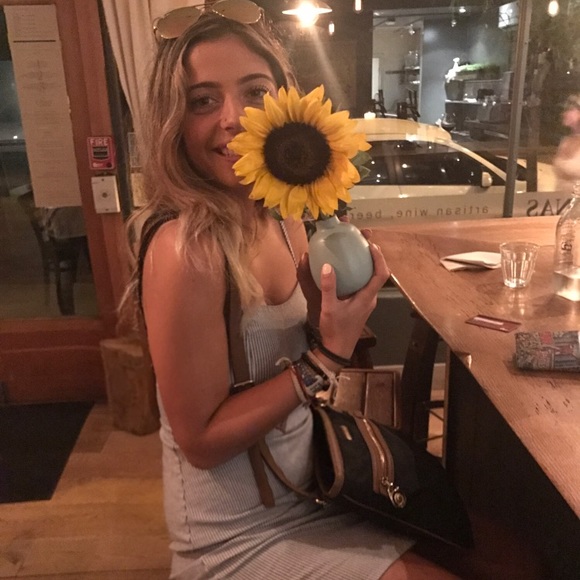 Meet your Posher, Nicole - Picture 1 of 1