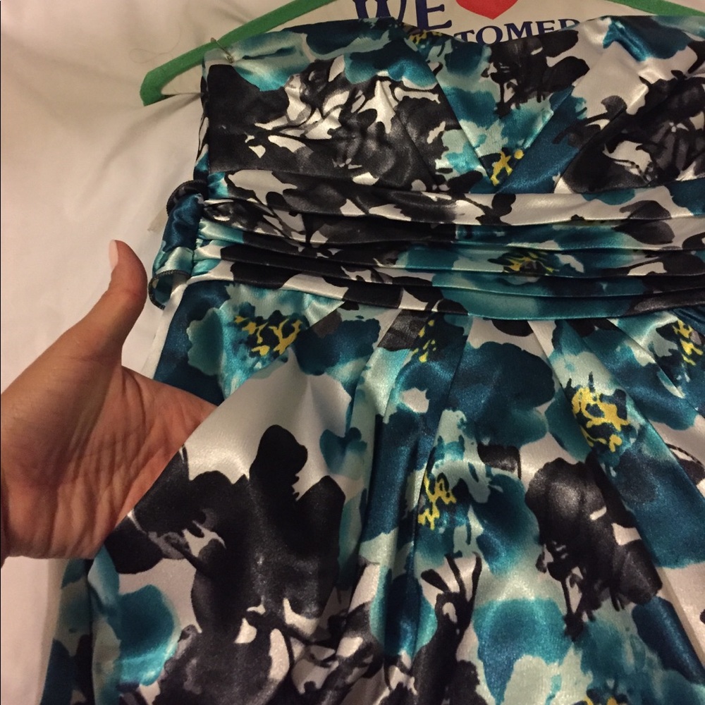 Cocktail dress. - Picture 3 of 3