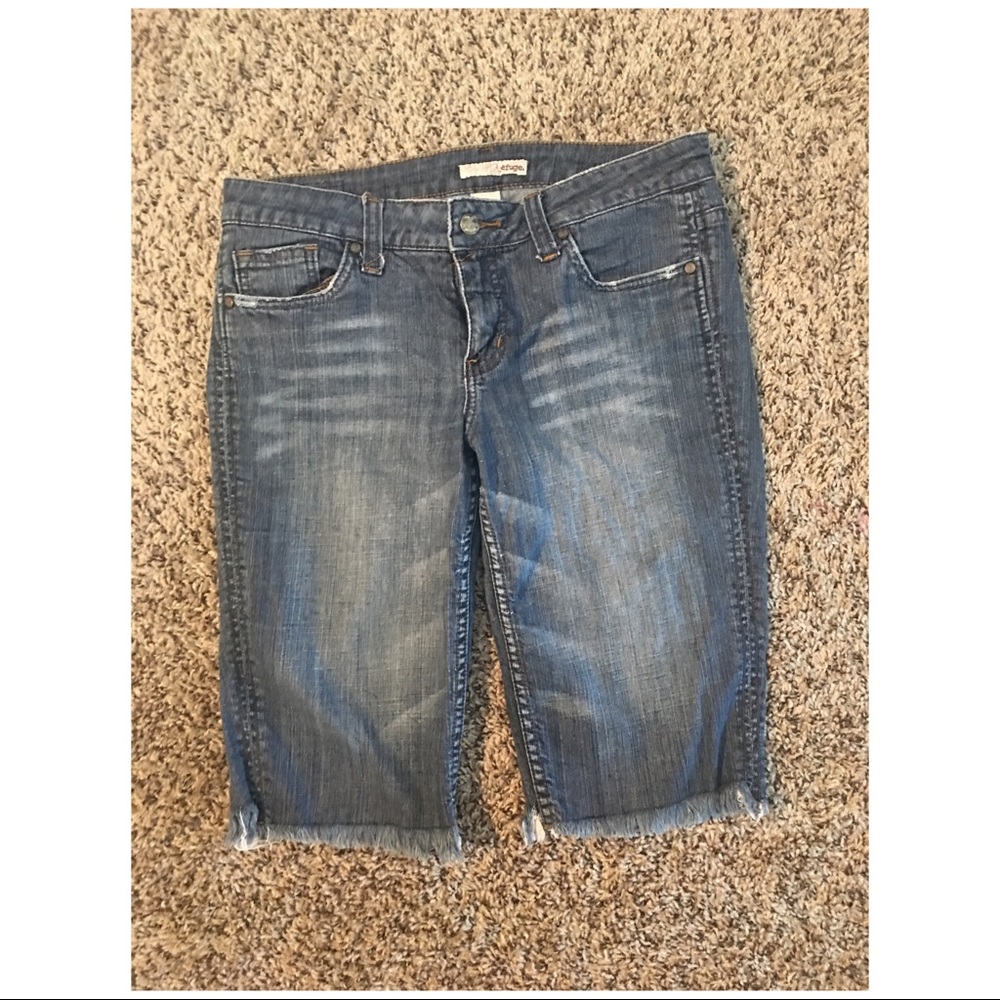 Refuge Bermuda denim fringed shorts
