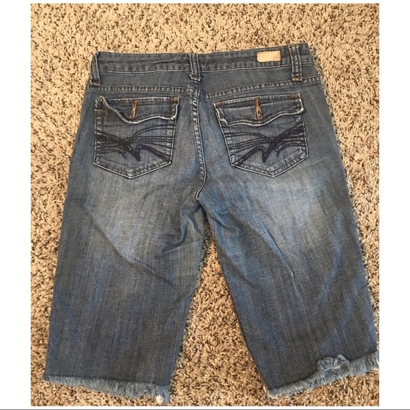 Refuge Bermuda denim fringed shorts - Picture 2 of 4