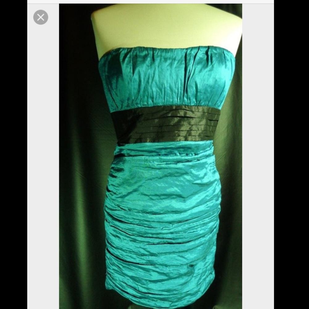 🔴 BCBG Maxazira Bandage Strapless Dress