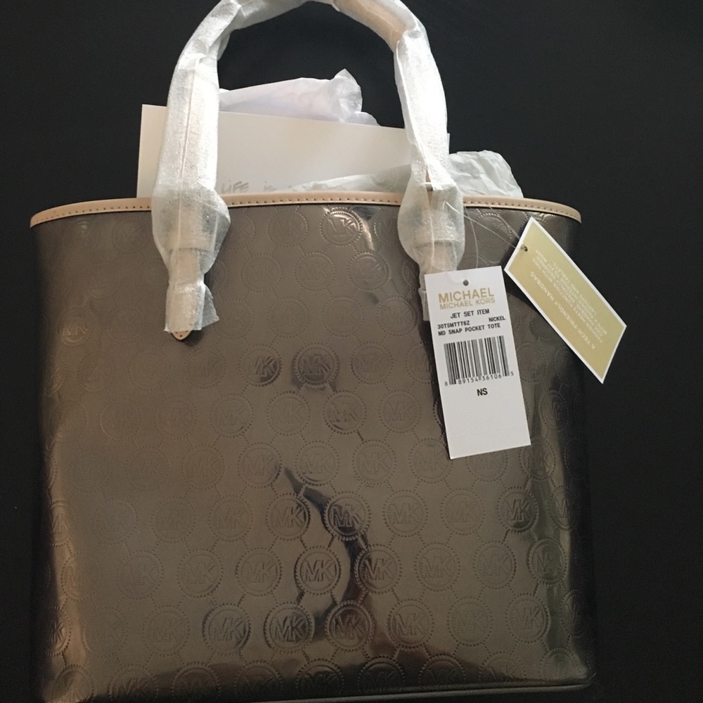 Brand new Michael Kors Jet Set Snap Pocket Tote