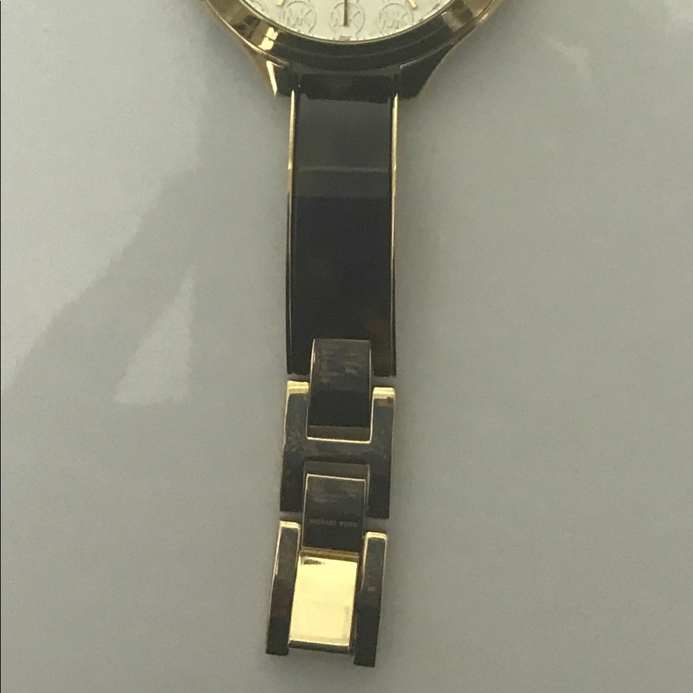 Watch - Picture 3 of 8