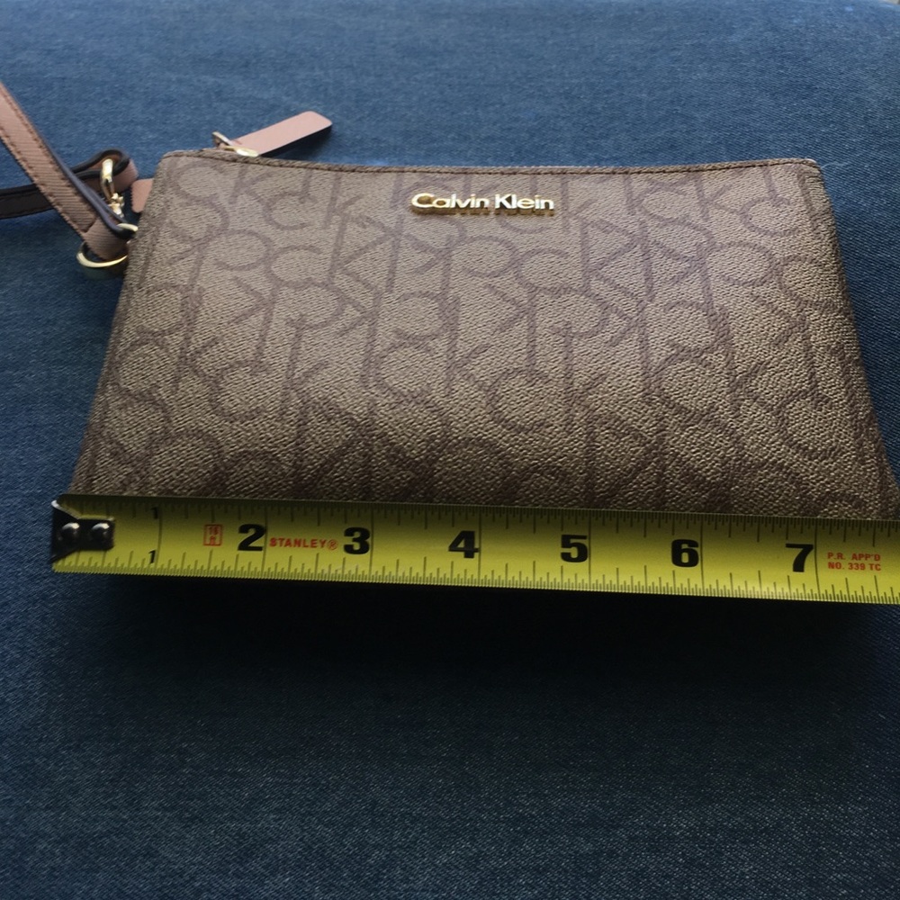 ✨✨✨SOLD ✨✨⚡️Calvin Klein Wristlet