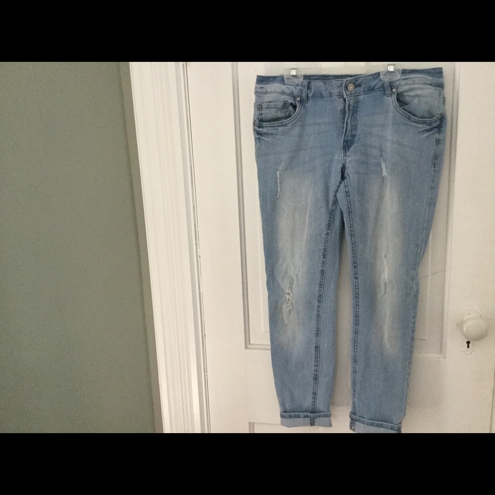 Distressed lightwash!