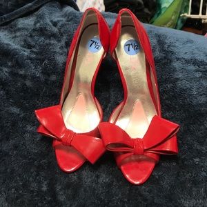 Red Paris Hilton Heela