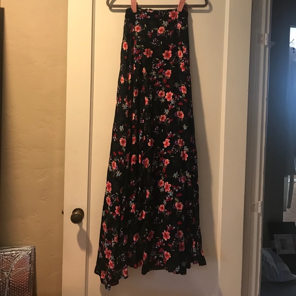 Size small floral maxi - Picture 1 of 3