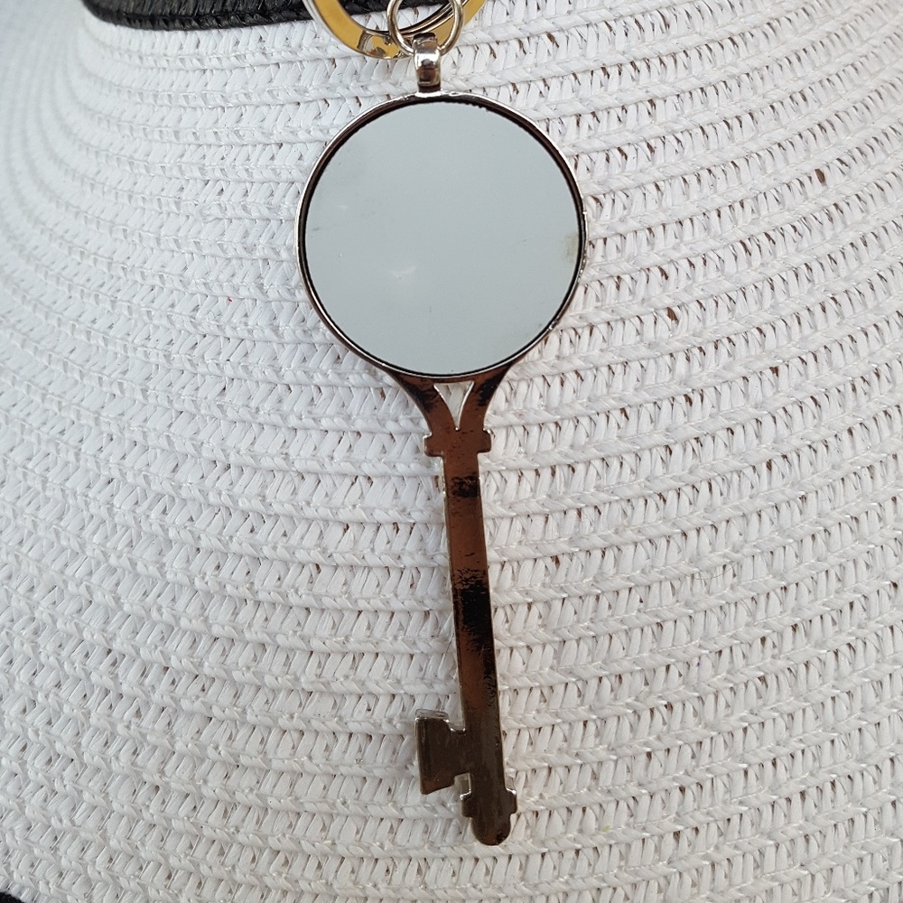 Key Rhinestone Keychain - Picture 2 of 3