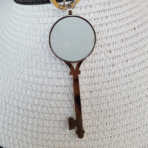 Key Rhinestone Keychain - Picture 2 of 3